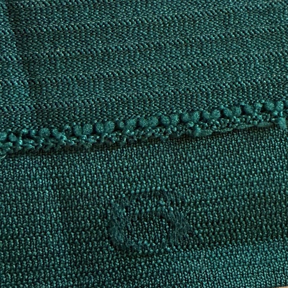 💚 Lululemon Pine Green Long Sleeve swiftly, tech top - Picture 7 of 7